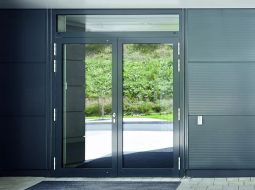 Алюминиевые двери Alutech: сочетание стиля и надежности для вашего дома и офиса