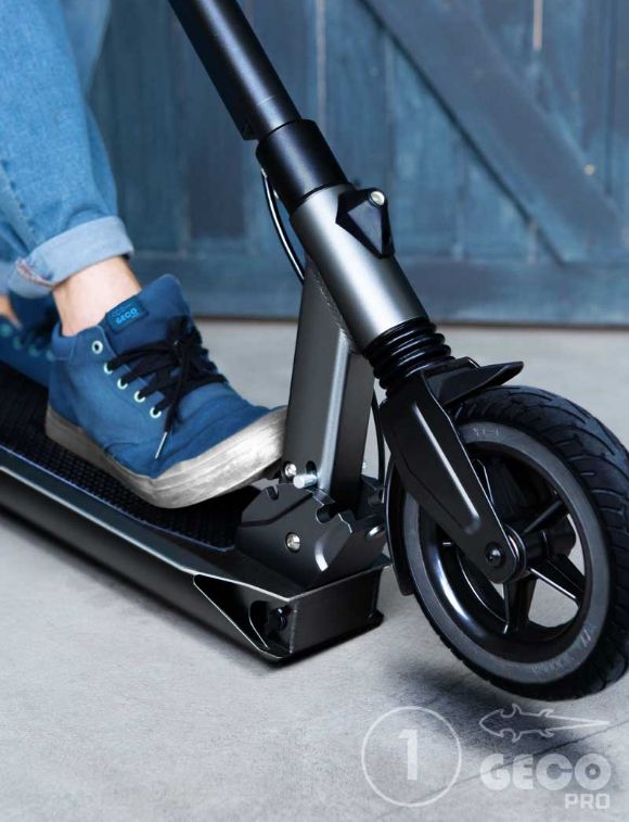 складывание взрослого электросамоката Geco Pro 1