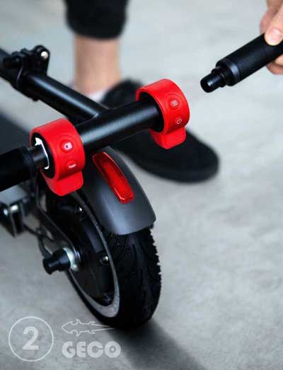 складывание легкого электросамоката Geco 2