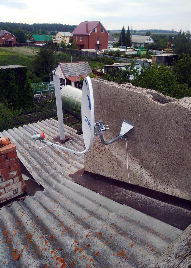 Установка спутниковой телевизионной антенны на крыше или стене дома. Екатеринбург, Свердловская область.