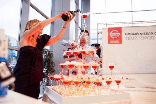 Пирамида из бокалов