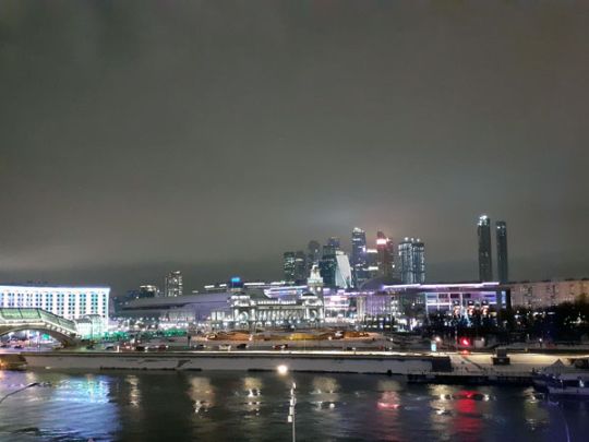 Вид на Москва-Сити с берега Москвы-реки