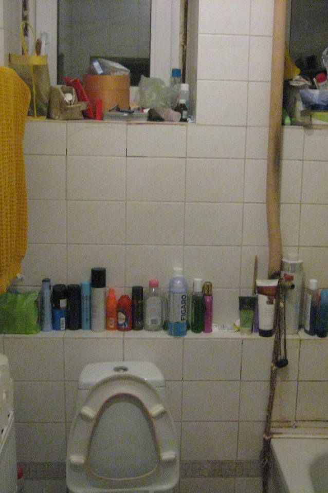 un baño,vanitorio y todo que se eata viviendo abajo