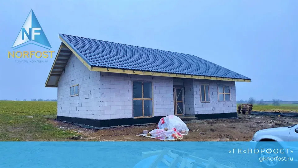 Строительство дома с разноуровневой крышей из газобетона