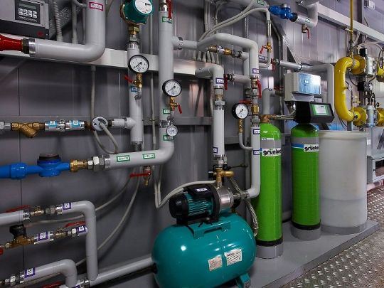 Монтаж коллекторной системы водоснабжения с бойлером косвенного нагрева