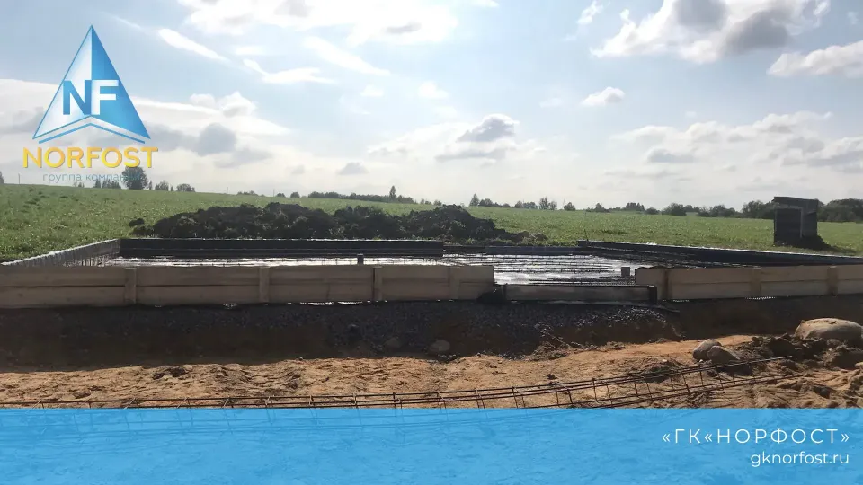 Строительство дома с разноуровневой крышей из газобетона