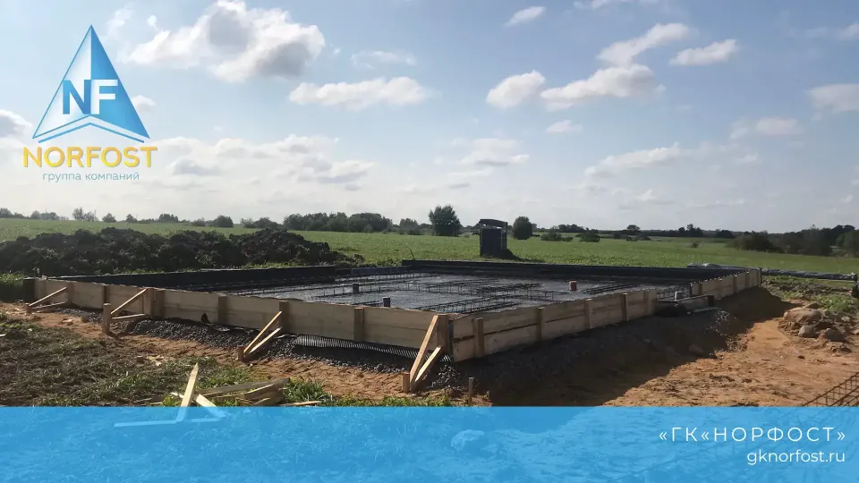 Строительство дома с разноуровневой крышей из газобетона