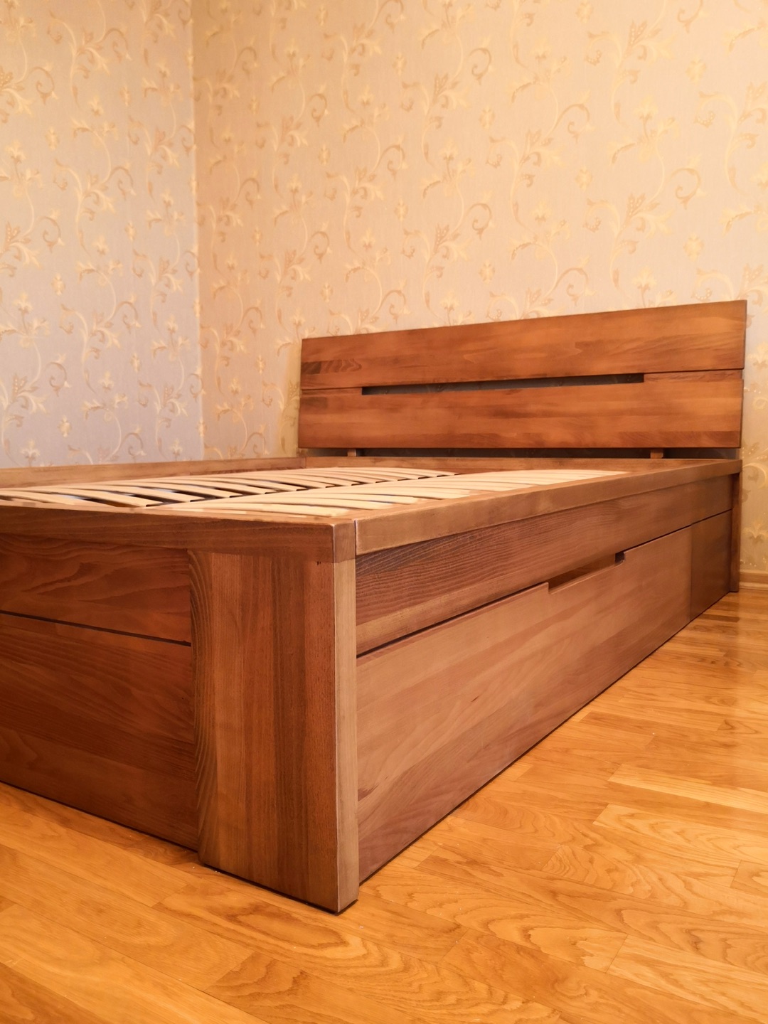 кровать из массива бука