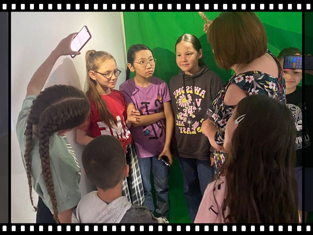 на занятии по подготовке к школе детей