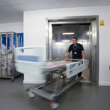 Больничные лифты грузоподъемность от 1000 до 2500кг