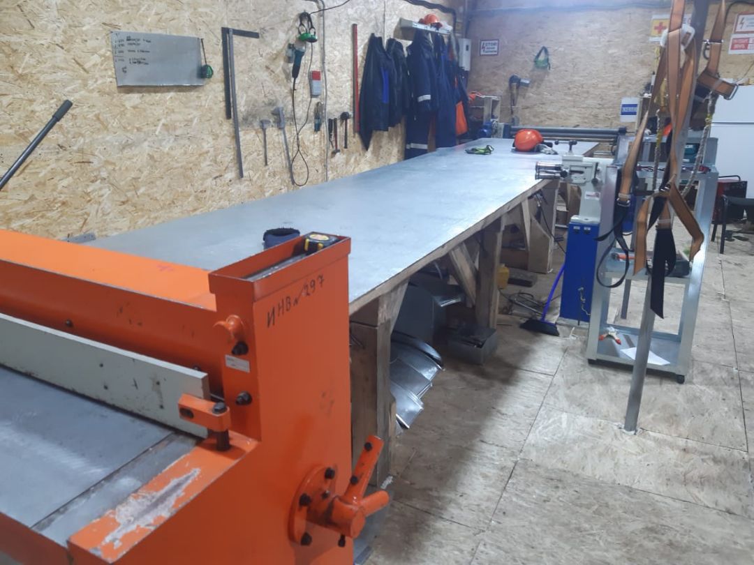 Зиговочная машина: 2 шт. SW 125, 3 шт. MU-12, 2 шт. R1, SBX-Z150, MRTALMASTER ETZ.Листогиб: ручной ZR 2500/145/1,2мм, трехвалковый механический CY70-15/1,2M.