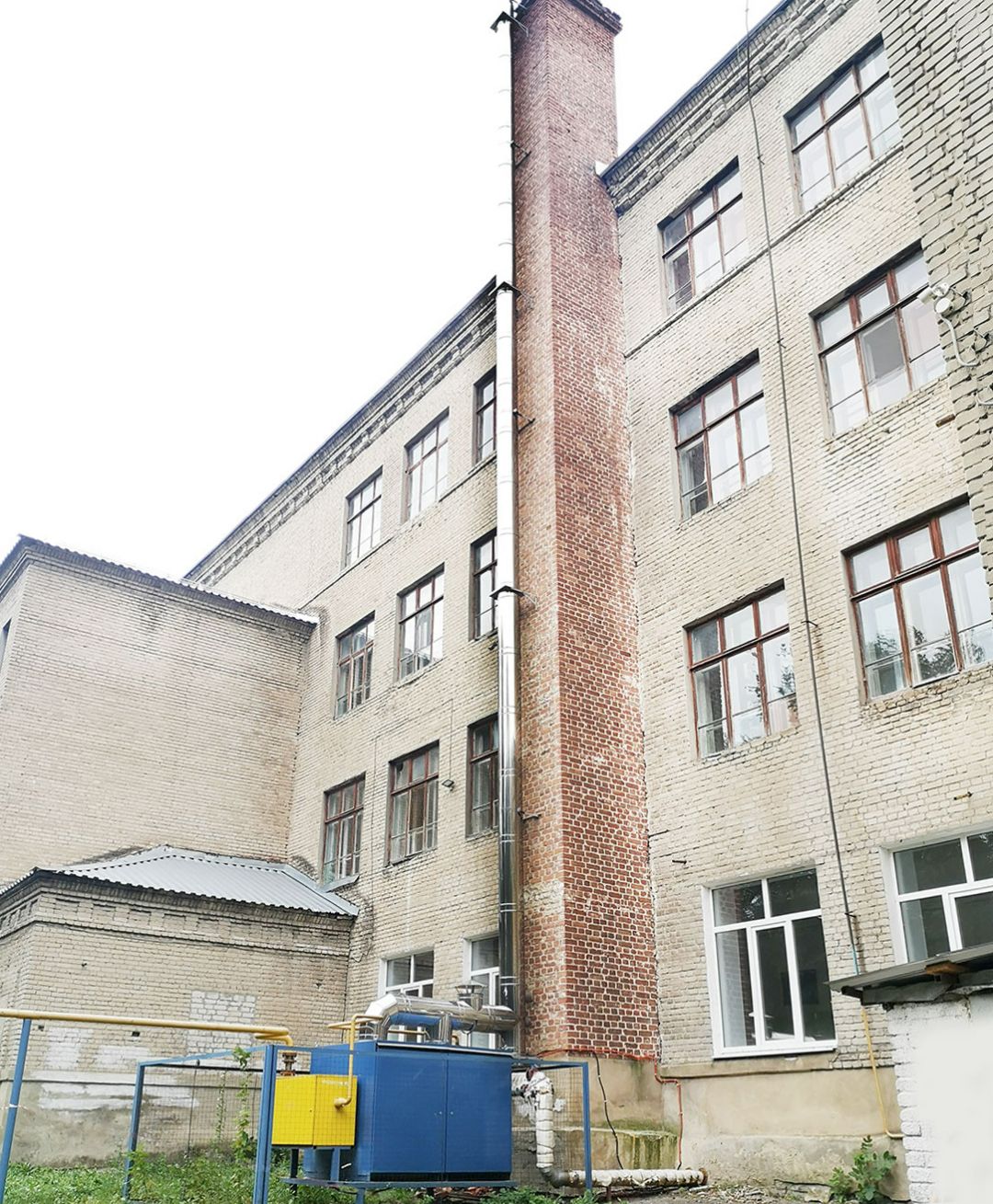 Монтаж котла наружного размещения рядом со зданием