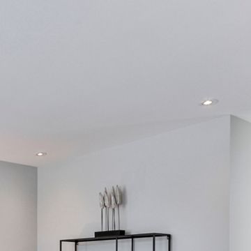 Натяжной потолок в коридоре