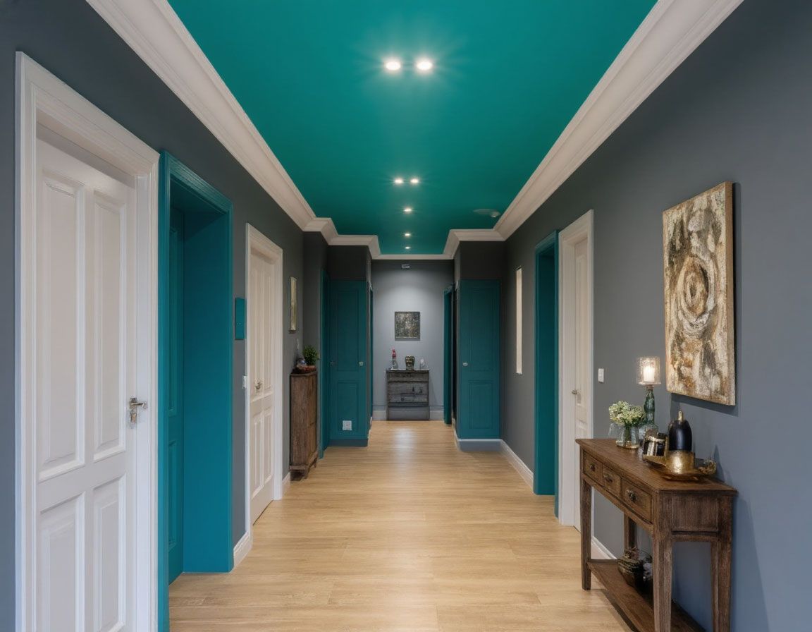 Натяжной потолок в коридоре