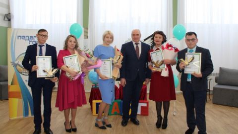 ХУДОЖЕСТВЕННЫЙ ФОРУМ ПО ПРИЗВАНИЮ ПЕДАГОГИЧЕСКОЙ ПРОФЕССИИ И ВСЕРОССИЙСКИЙ ФОРУМ МОЛОДЫХ УЧИТЕЛЕЙ