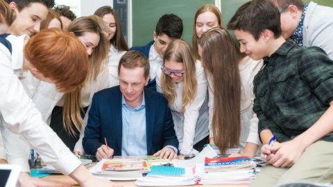 ХУДОЖЕСТВЕННЫЙ ФОРУМ ПО ПРИЗВАНИЮ ПЕДАГОГИЧЕСКОЙ ПРОФЕССИИ И ВСЕРОССИЙСКИЙ ФОРУМ МОЛОДЫХ УЧИТЕЛЕЙ