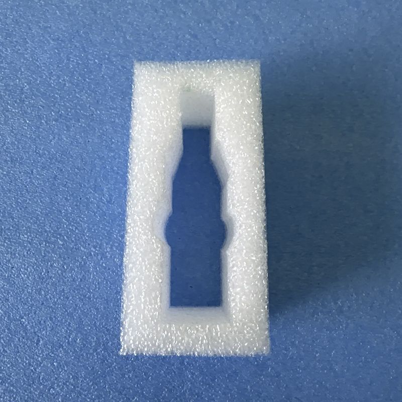 Индивидуальный вкладыш в кейс из мягкого пенополиэтилена. Изготовлен по чертежам заказчика для сложной геометрической формы.