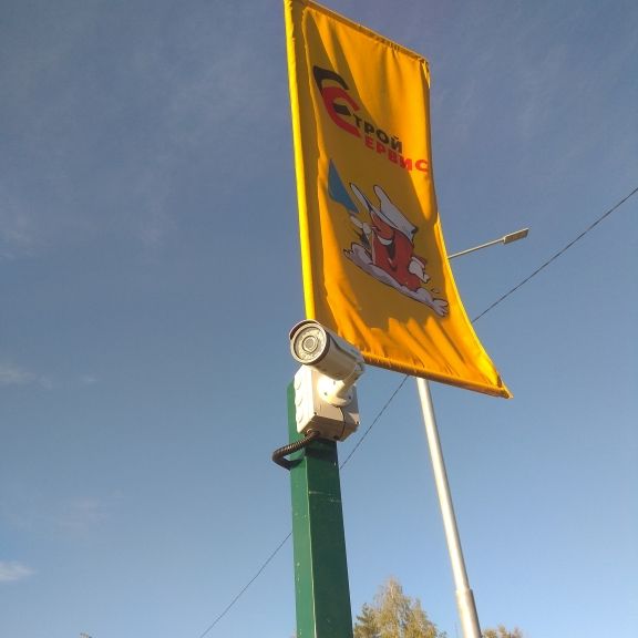 Установили систему видеонаблюдения, для контроля за периметром, в торговом комплексе