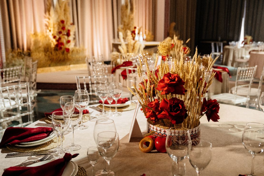 Композиция на стол в русском стиле, концептуальная свадьба возвращение к истокам, авторский свадебный декор русский стиль, оформление свадьбы в Ривьере, Оформление свадьбы под ключ, Авторский свадебный декор КинАрт