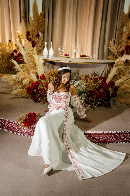 Образ невесты и детали свадебного декора в русском стиле, оформление концептуальной свадьбы Белгород