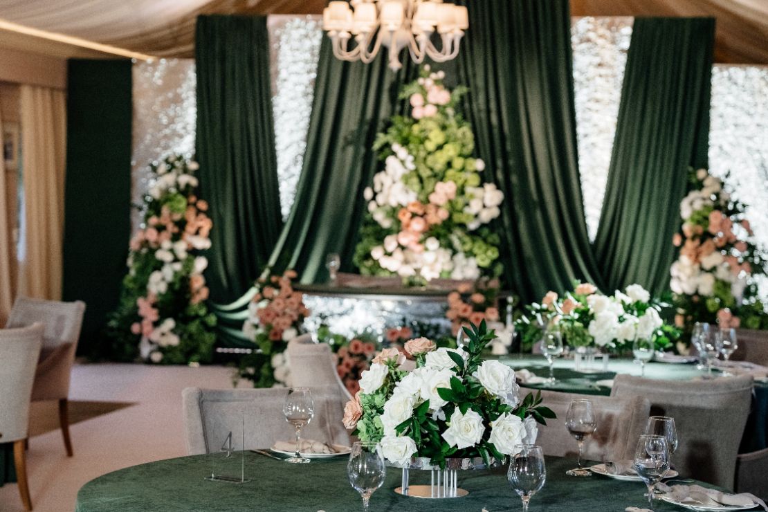 Оформление свадьбы в ресторане «Веретено» в Белгороде — студия декора КинАрт, оформление свадьбы Белгород, оформление спрезидиума, оформление банкетного зала, оформление свадьбы Белгород, свадьба в зелено-кремовых тонах