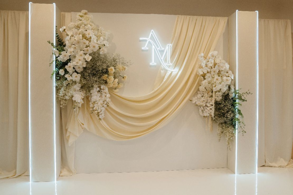 Оформление фотозоны на свадьбу, свадьба в Ривьере Белгород, дизайнерское оформление свадьбы под ключ, студия декора КинАрт Белгород