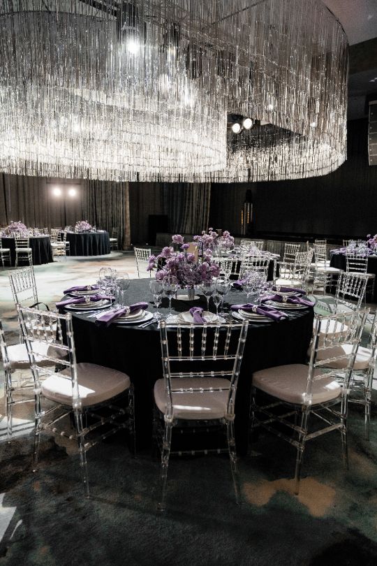 декор свадебного стола в сиреневых тонах, оформление свадьбы Белгород студия декора КинАрт