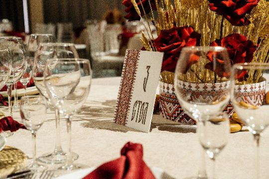 Оформление стола в русском стиле, детали свадебного оформления в русском стиле с натуральными фактурами и символикой традиций