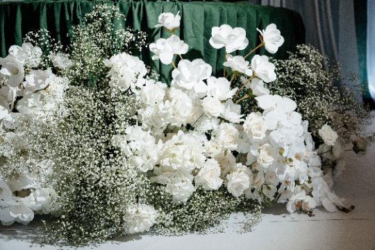 оформление президиума в зеленом цвете, зелено-белая свадьба, оформление свадьбы Белгород, свадебный декор Белгород, декоратор на свадьбу Белгород, оформление свадьбы в ресторане Веретено, свадебное оформление Белгород, свадебная флористика Белгород, оформление банкетного зала на свадьбу, оформление выездной регистрации Белгород, студия декора Белгород, КинАрт Белгород