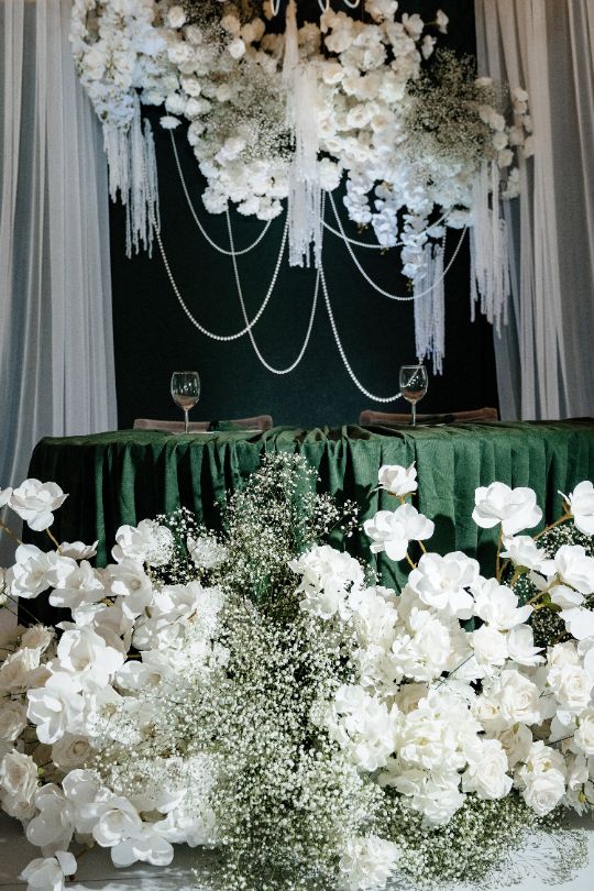 оформление президиума в зеленом цвете, зелено-белая свадьба, оформление свадьбы Белгород, свадебный декор Белгород, декоратор на свадьбу Белгород, оформление свадьбы в ресторане Веретено, свадебное оформление Белгород, свадебная флористика Белгород, оформление банкетного зала на свадьбу, оформление выездной регистрации Белгород, студия декора Белгород, КинАрт Белгород