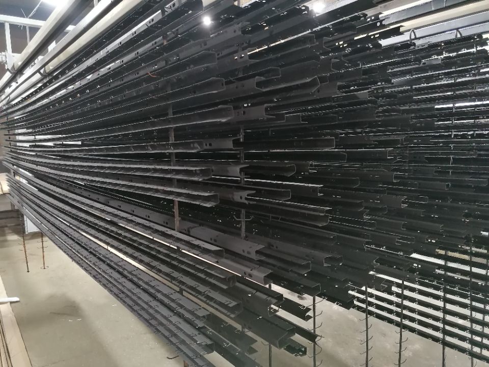 Порошковая покраска несущих для подвесных потолков