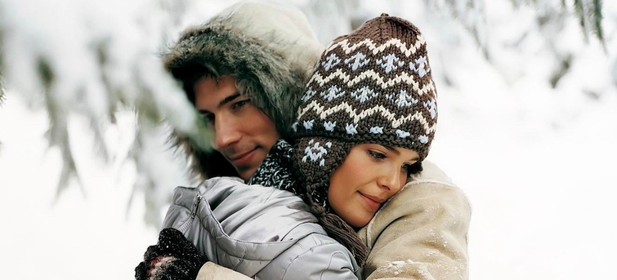 27 января мужчина. Праздник мужчин зима. Я И ты зимой. Зима тепло любовь. Парень и девушка зимой гиф.