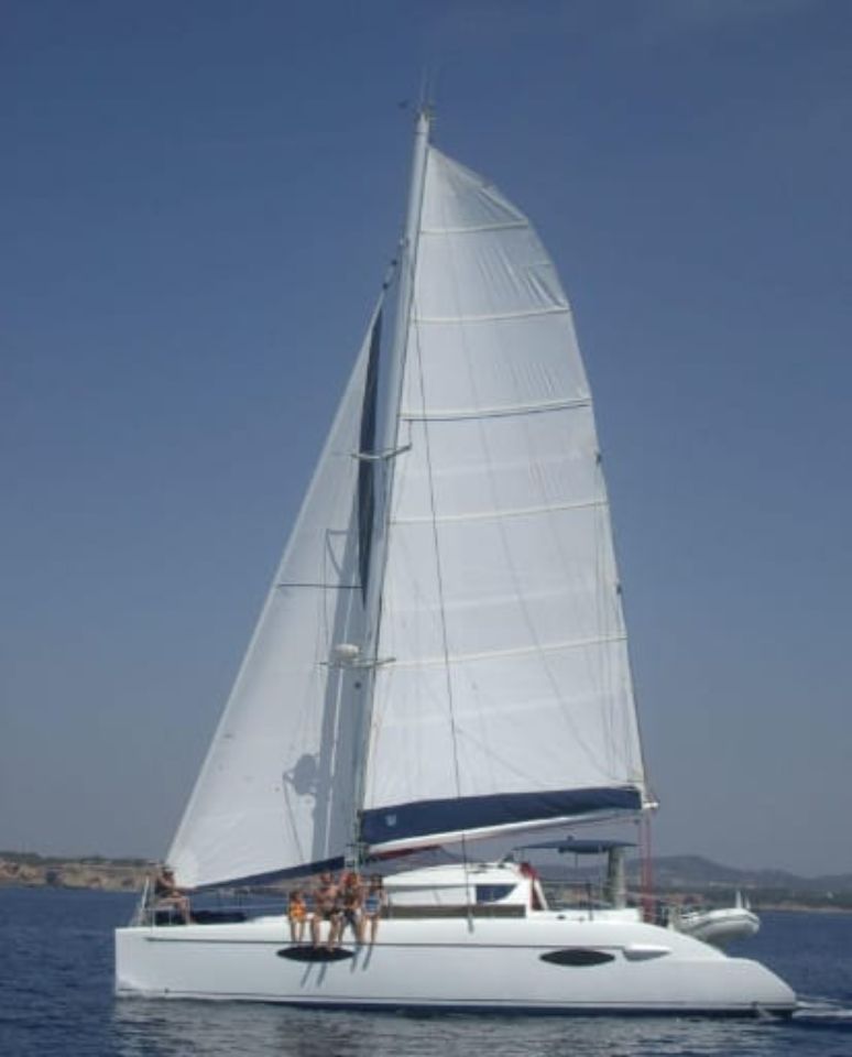 парусный катамаран в сочиАПРЕЛЬ