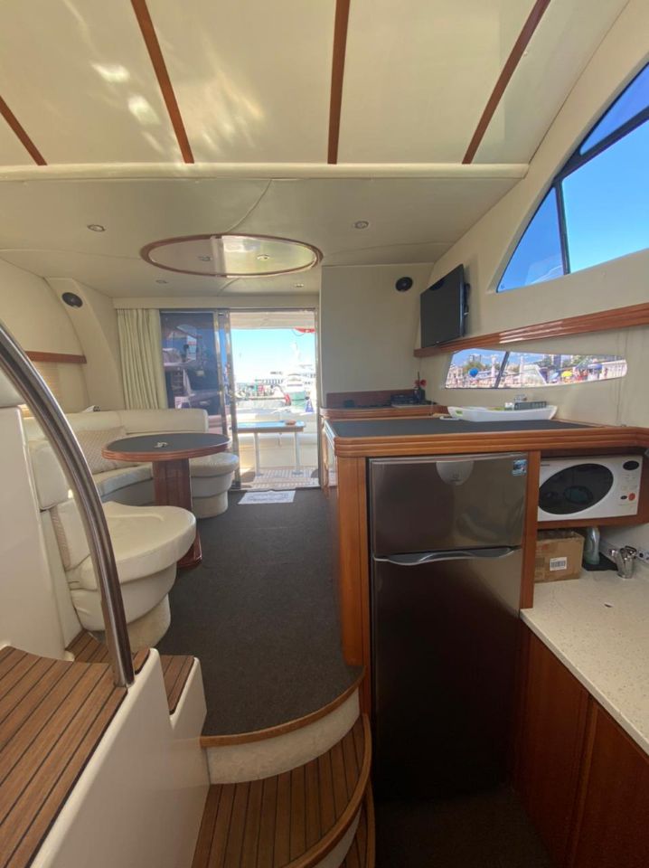 кают компания яхты легенда сочи