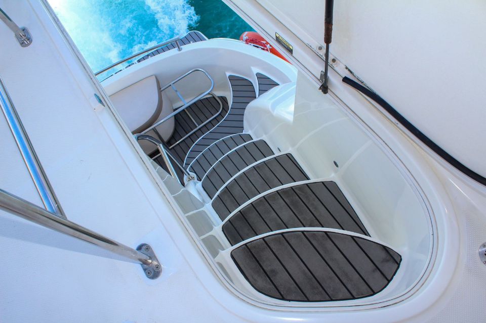 двухпалубная яхта