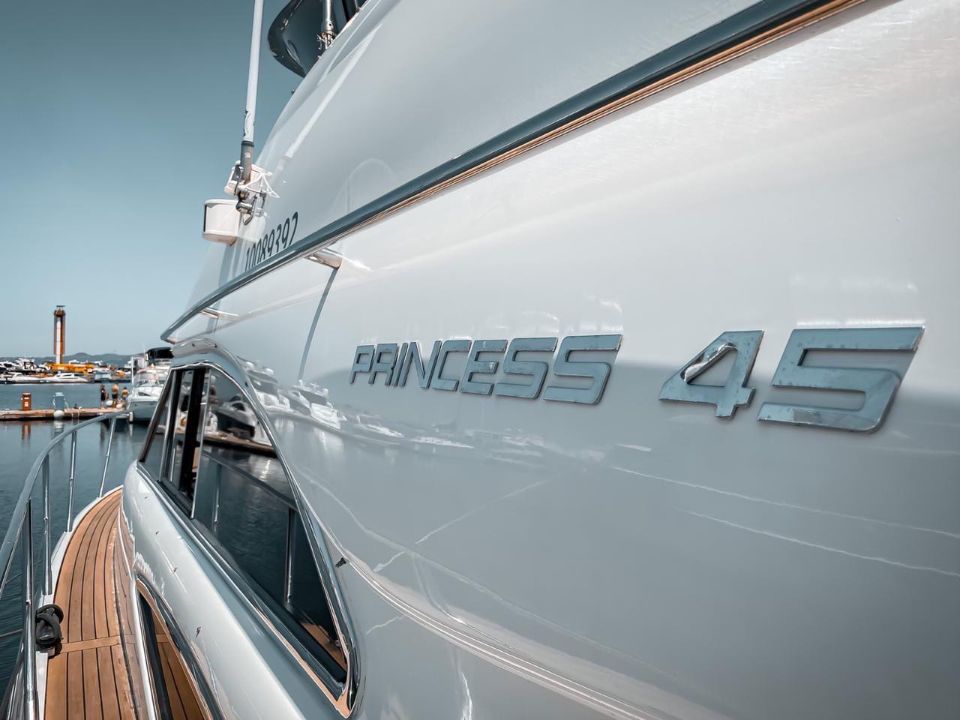 яхта ПРИНЦЕССА 45