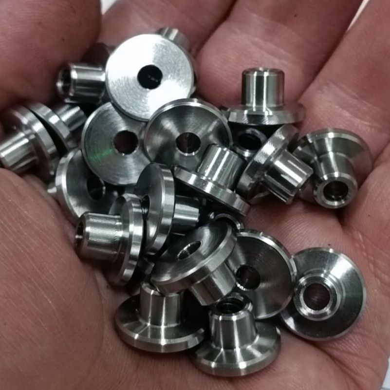 Втулка. Детали изготовлены на токарном станке с ЧПУ. Материал нержавеющая сталь.