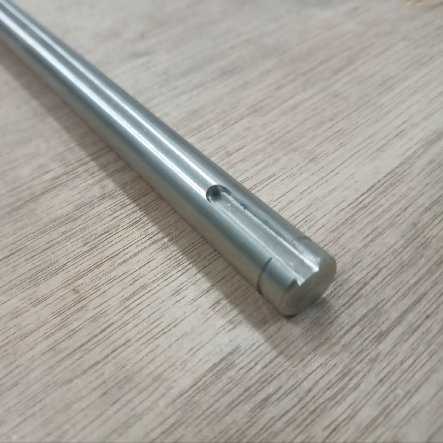 Вал со шпоночным пазом. Токарные и фрезерные работы на ЧПУ. Материал нержавеющая сталь.