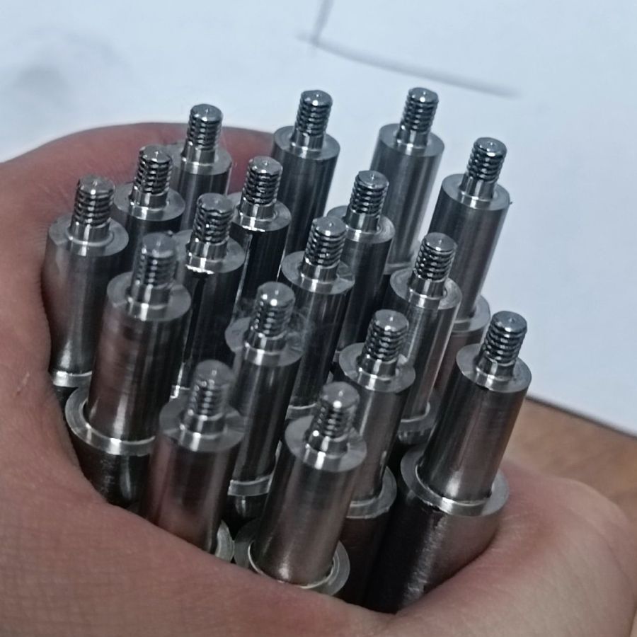 Вал. Обработка на токарном ЧПУ. Материал нержавеющая сталь.