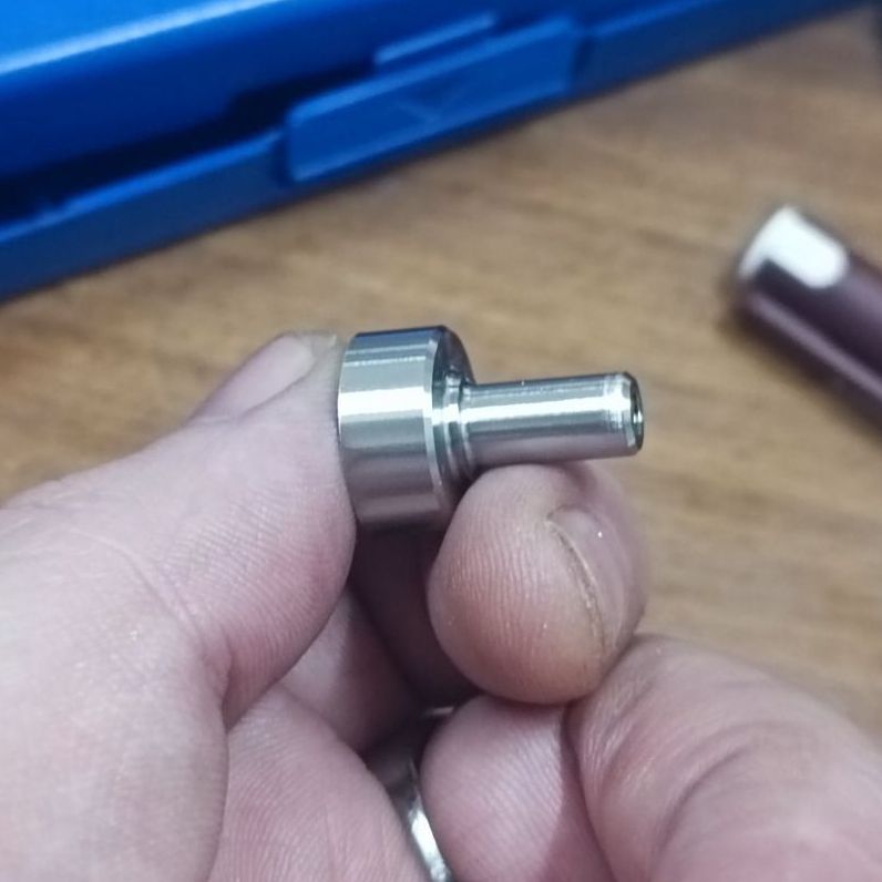 Ось. Токарная обработка на станке с ЧПУ. Материал нержавеющая сталь.