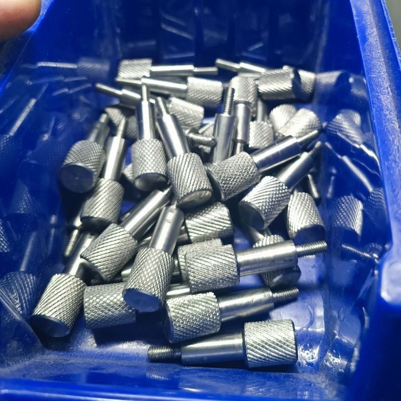 Ручка. Токарная обработка ЧПУ с накаткой. Материал нержавеющая сталь.