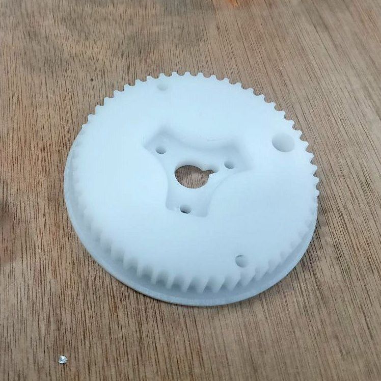 Шкив зубчатый. Фрезеровка ЧПУ. Материал пластик ПОМ-С.