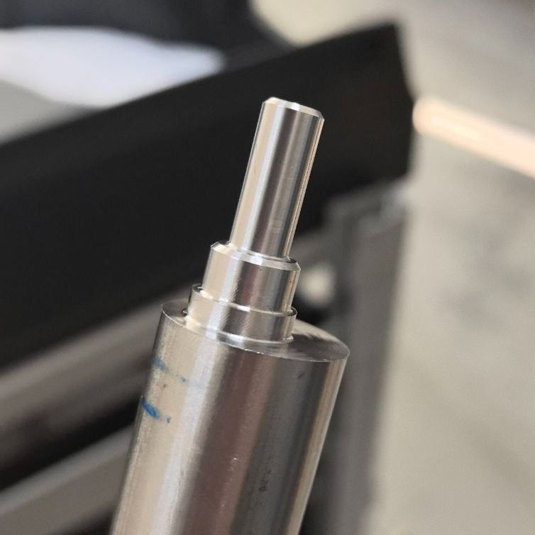 Вал эксцентриковый. Токарная обработка на станке с ЧПУ. Материал нержавеющая сталь.