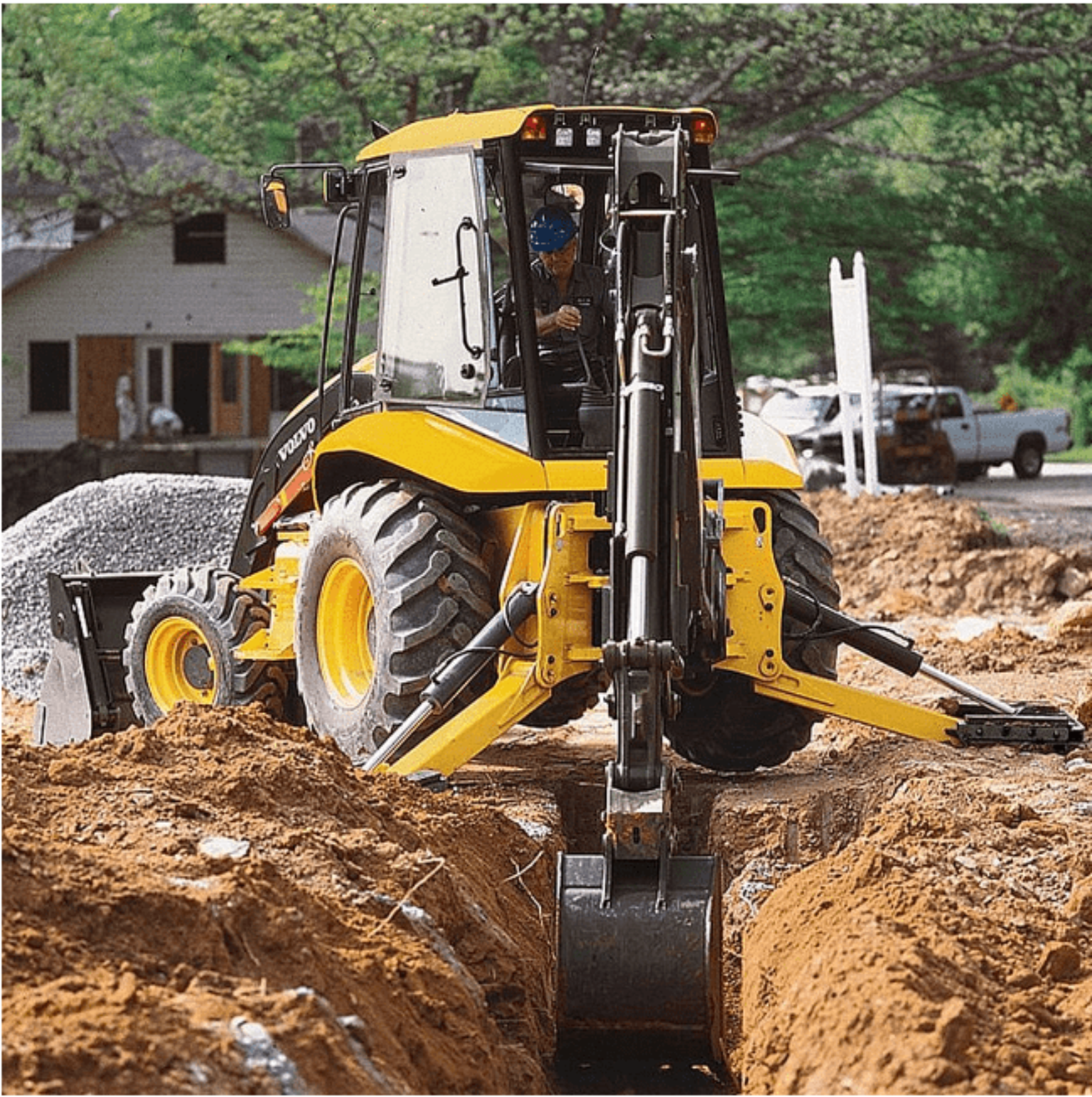 Экскаватор погрузчик MST копает. JCB траншея. Копка траншей мини экскаватором. Экскаватор JCB копка.