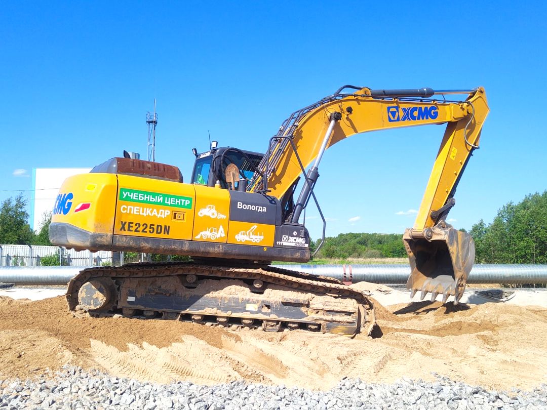Гусеничный экскаватор XCMG XE225DN