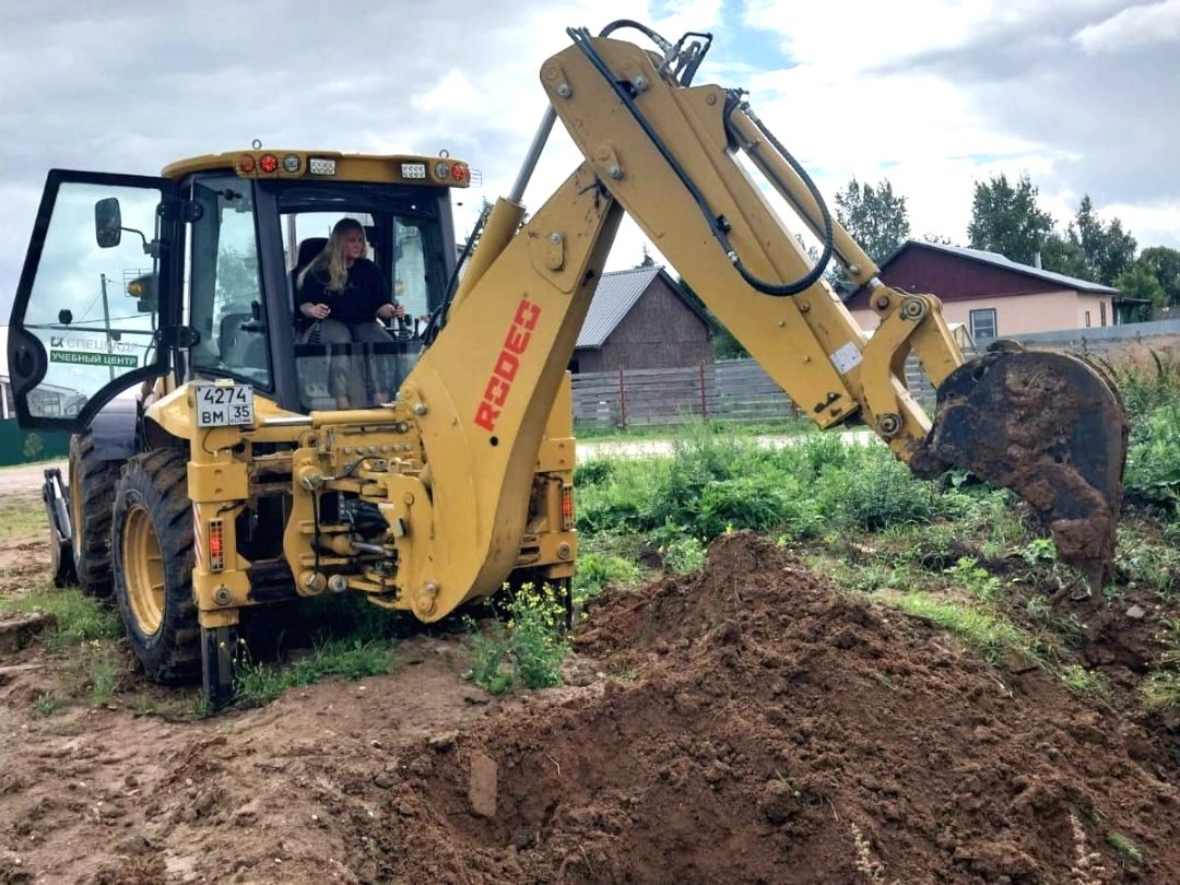 Экскаватор-погрузчик RODEO 388H