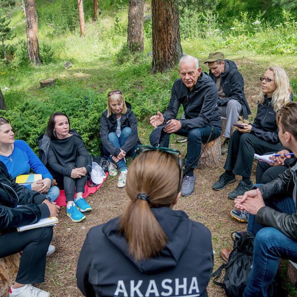 Джек Макани проводит инструктаж