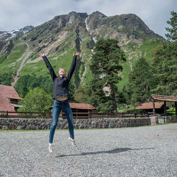 Так левитировать умеет каждый, кто прошел курс Практик Акаша в Приэльбрусье