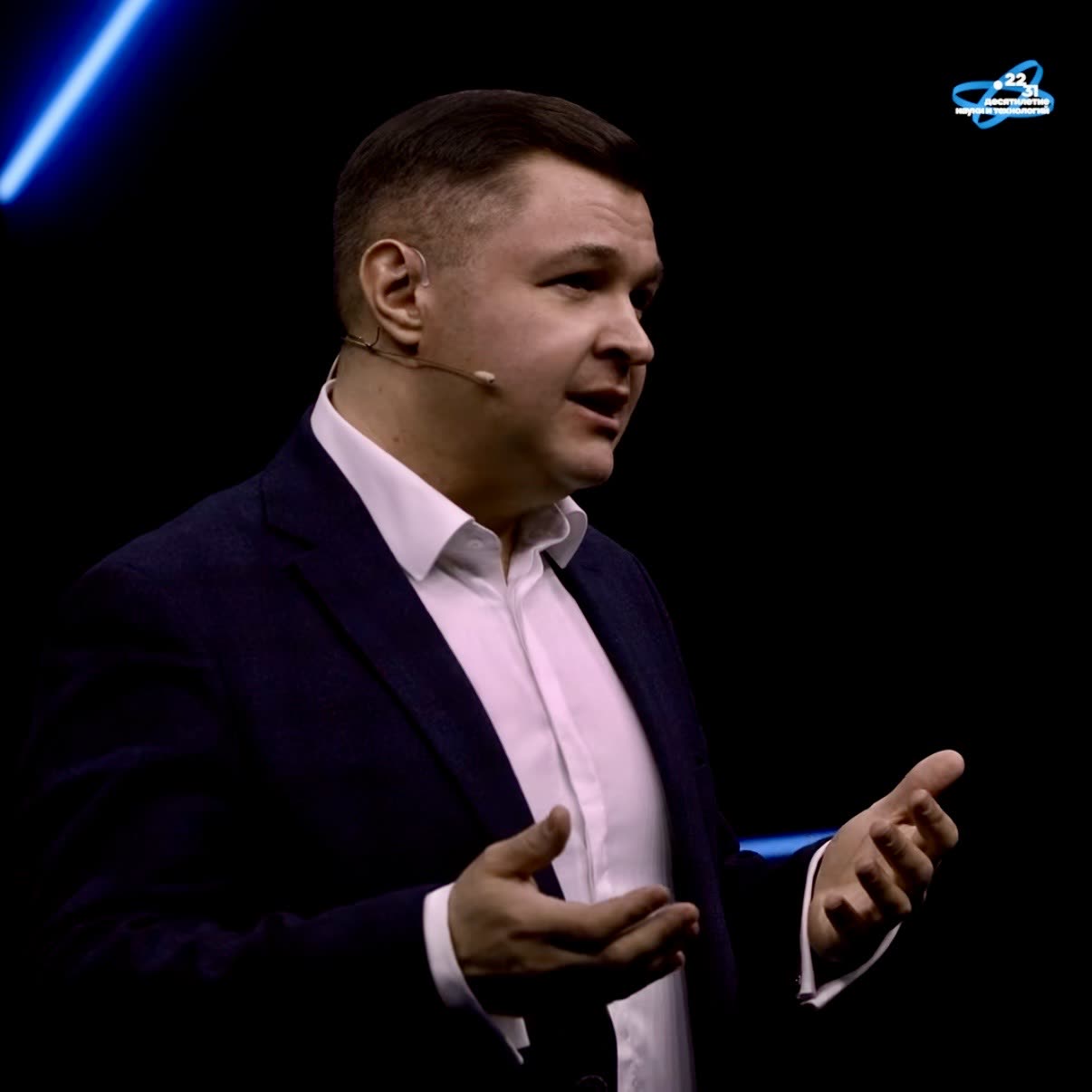 Егор Богданов во время выступления
