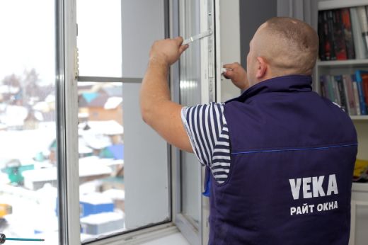 Ученик монтажника пластиковых окон в Новосибирске